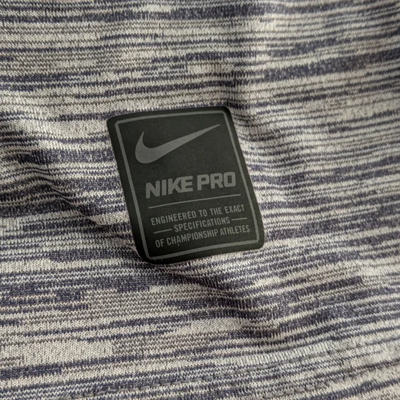 Nike Pro Active Long Sleeved Top Size Medium - Picture 2 of 11